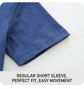 Dettaglio della manica della T-shirt in cotone blu navy con doppia cucitura e trama a maglia