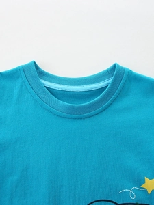 T-shirt en coton bleu pour garçons avec col rond côtelé et motif de fusée