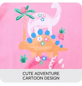 Gros plan d'un t-shirt rose pour fille avec des imprimés de dinosaures colorés