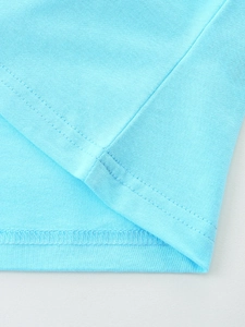 T-shirt fille bleu ciel à manches courtes avec imprimé papillon et détails d'ourlet