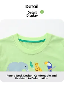 Détail de l'encolure ronde confortable du t-shirt vert enfant avec imprimé animal
