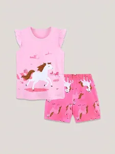 Set estivo da bambina rosa con stampa di cavalli a cartoni animati e bordi a volant