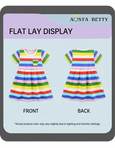 Dettaglio fronte e retro dell'abito in cotone per bambine con strisce color arcobaleno