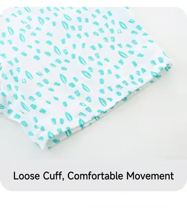 Détail de l'ourlet renforcé à double couture sur un short en coton à motif de feuilles