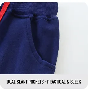 Détail du short en maille bleu marine pour garçon avec taille côtelée et poches latérales