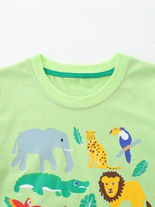 T-shirt garçon en coton vert clair avec imprimé animaux colorés et col rond classique