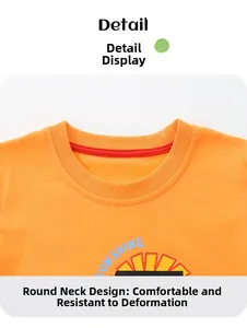 Détail du t-shirt orange en coton avec imprimé SUN SHINE et col rond renforcé robuste