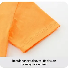 Gros plan sur l'ourlet à double couture d'un t-shirt orange en coton pour garçon