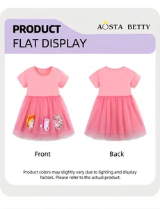 Détail de robe d'été rose avec broderie licorne et jupe en tulle pour filles