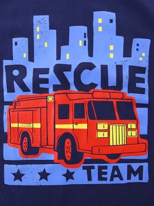 T-shirt per bambini in cotone blu scuro con stampa grafica di un camion dei pompieri