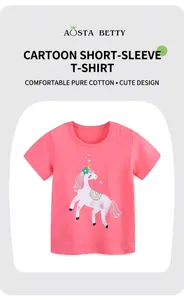 Détail de l'imprimé licorne sur t-shirt rose en coton à manches courtes pour filles