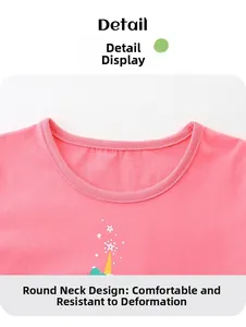 Détail de l'encolure du t-shirt en coton rose pour enfants avec licorne
