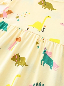 Abito bambina a maniche corte con stampa dinosauro e unicorno in maglia giallo chiaro