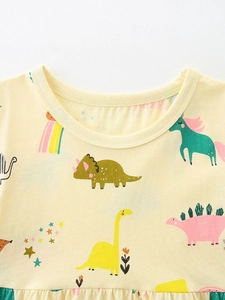 Abito estivo a maniche corte per bambine con stampa all-over di dinosauri e unicorni