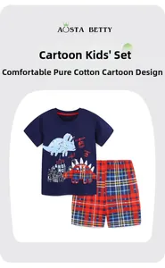 Dettaglio completo del set in cotone per bambino con t-shirt dinosauro e pantaloncini
