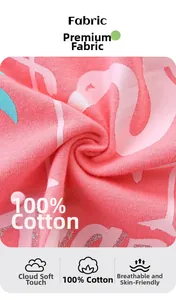 Nahaufnahme von rosa Baumwollstoff mit Flamingo-Muster und silbernem Glitzer-Detail