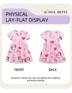 Vues avant et arrière de la robe rose pour filles avec imprimé licorne et arc-en-ciel