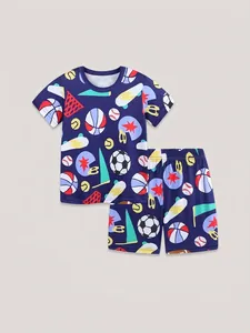 Ensemble d'été pour enfants bleu marine avec motifs de football et sports imprimés