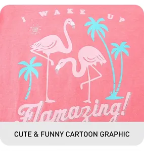 Detailaufnahme von rosa Strickstoff mit glitzerndem Flamingo- und Palmen-Druck für Kinder