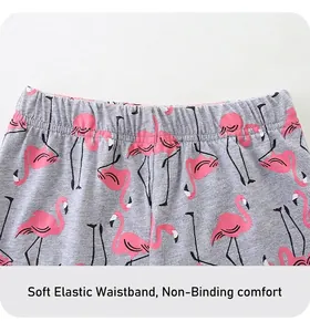 Detail der Mädchen Flamingo-Print Baumwollhose mit einem flexiblen Elastikbund