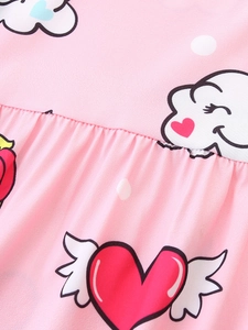 Robe rose pour filles avec motifs de cœurs nuages et détails de tissu plissé délicat