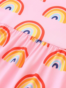 Roze jurk voor meisjes met regenboogprint en geplooide details op zachte stof
