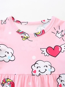 Robe rose pour fille avec motifs de licorne et arc-en-ciel et col rond classique