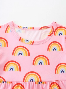 Roze zomerjurk voor meisjes van katoen met kleurrijke regenboogprints en ronde hals