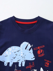 T-shirt blu navy per bambini con stampa triceratopo e motivi di elicotteri