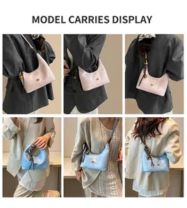 Dettaglio borse eleganti in pelle cerata rosa e blu con manico decorato da sciarpa di seta