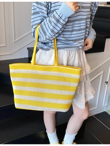 Sac Fourre-Tout à Rayures Grande Capacité pour Femmes Sac à Main d'Épaule en PU Minimaliste pour Plage et Voyage