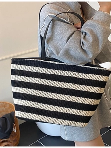 Sac fourre-tout chic à rayures noires et blanches avec anses en cuir décontracté