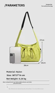 Dettagli borsa cloud: dimensioni 38x27x16cm e materiale in nylon leggero da 0,28kg