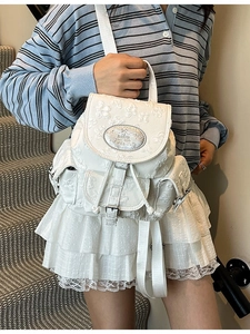 Weißer Rucksack mit Blumenstickerei, Silberschnalle und großem Fassungsvermögen