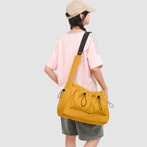 Borsa a nuvola giallo zenzero Grande borsa a spalla in nylon con tasche con coulisse