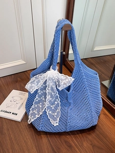 Sac cabas de plage en tricot bleu avec grand nœud en dentelle blanche élégant