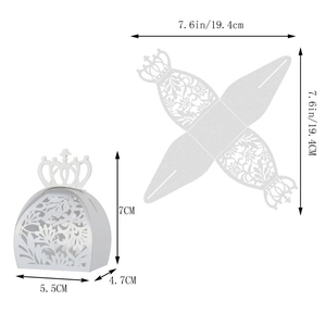 Boîte de mariage découpée au laser avec couronne et motifs floraux évidés