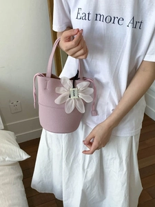 Women Pebbled PU Leather Bucket Bag With Mesh Flower Charm Minimalist Handbag Commuting Shoulder Crossbody Bag Fashion Daily Versatile