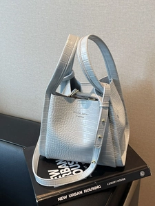Women Crocodile Pattern PU Leather Bucket Bag Minimalist Korean Style Top Handle Crossbody Handbag With Adjustable Strap