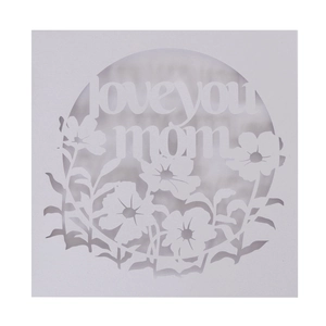 Design détaillé découpé au laser avec texte Love You Mom et motifs floraux sur carte blanche