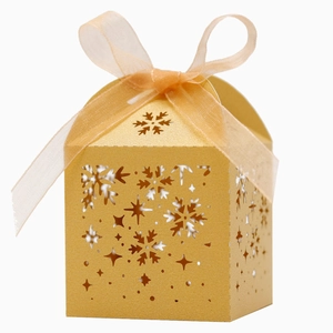 Boîte à bonbons flocon de neige dorée découpée au laser avec ruban pour les fêtes