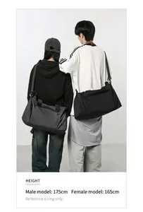 Comparaison de sacs de voyage sur des mannequins mesurant 165 cm et 175 cm