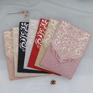Enveloppes d'invitation à paillettes découpées au laser en plusieurs couleurs de fête