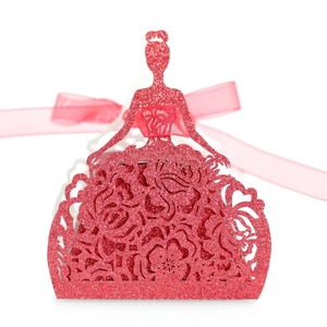 Rote Glitzer Gastgeschenkdose in Prinzessinnenkleid Form mit Laser-Hohlschnitt-Details