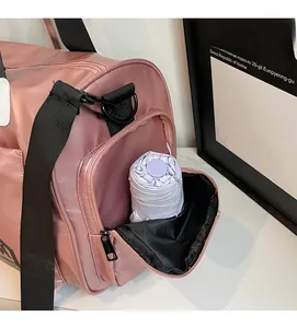 Bolso de viaje rosa impermeable con bolsillo lateral con cremallera para guardar paraguas