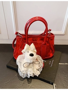 Sac seau en PVC rouge transparent avec charm chien en peluche et pochette