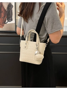 Chic cream white crocodile pattern bucket bag with heart pendant and shoulder strap