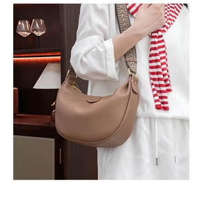 Detail of lychee pattern leather dumpling bag with wide jacquard shoulder strap
