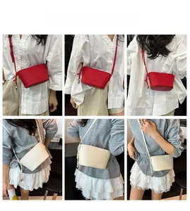 Detail der Bucket Bag aus Leder mit Litschimuster, Kordelzug und Metallanhänger in sechs Ansichten