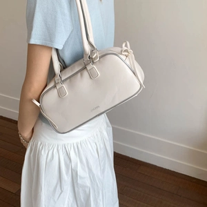 Detail view of white faux leather bag featuring silver trim and JINGPIN brand logo